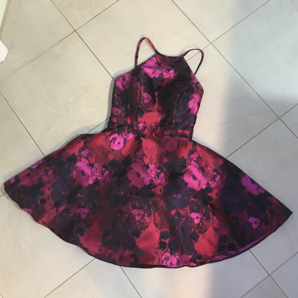 Beautiful multicolored floral dress.